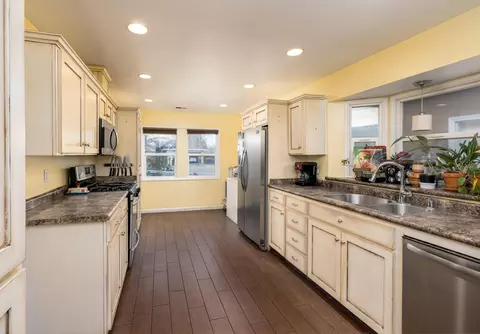 Kitchen - 1683 E Cheryl Ln, Tulare, CA 93274 photo 1 of 2