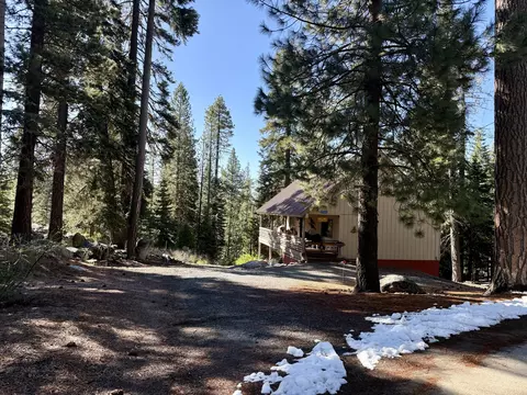 57464 Crest Dr, Springville, CA 93265