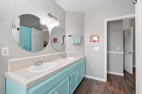 Bath - 142 S Filbert Rd, Exeter, CA 93221 photo 5 of 5