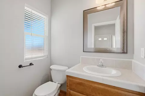 Bath - 142 S Filbert Rd, Exeter, CA 93221 photo 1 of 5