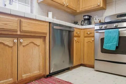 Kitchen - 505 Westgate Pl, Lemoore, CA 93245 photo 5 of 6