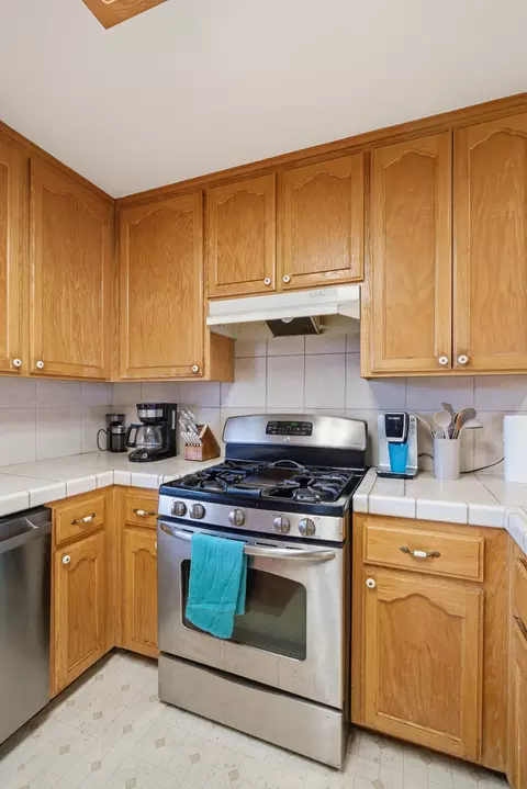 Kitchen - 505 Westgate Pl, Lemoore, CA 93245 photo 4 of 6