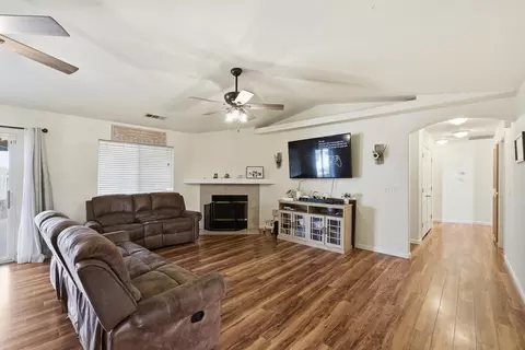 Entry Way - 505 Westgate Pl, Lemoore, CA 93245 photo 1 of 2