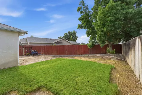 Exterior - 505 Westgate Pl, Lemoore, CA 93245 photo 6 of 7