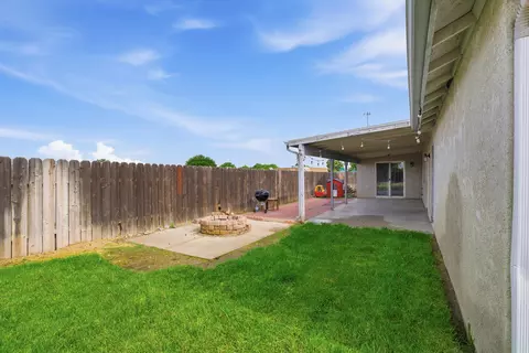 Exterior - 505 Westgate Pl, Lemoore, CA 93245 photo 5 of 7