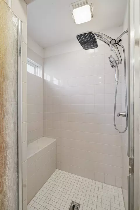 Bath - 505 Westgate Pl, Lemoore, CA 93245 photo 6 of 7