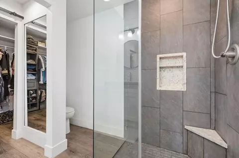 Bath - 365 E Sycamore Dr, Hanford, CA 93230 photo 7 of 7