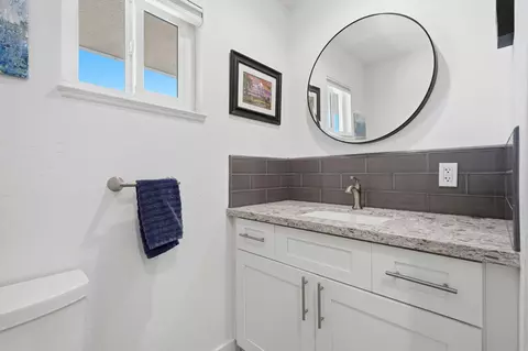 Bath - 365 E Sycamore Dr, Hanford, CA 93230 photo 2 of 7