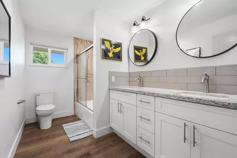 Bath - 365 E Sycamore Dr, Hanford, CA 93230 photo 3 of 7