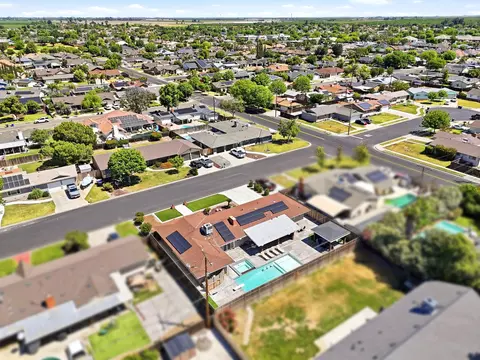 View/Area - 365 E Sycamore Dr, Hanford, CA 93230 photo 2 of 4