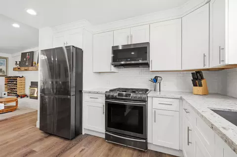 Kitchen - 365 E Sycamore Dr, Hanford, CA 93230 photo 6 of 8