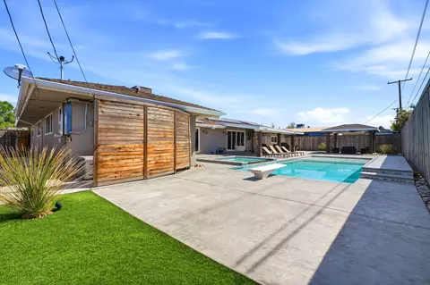 Exterior - 365 E Sycamore Dr, Hanford, CA 93230 photo 14 of 14