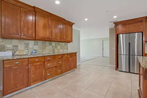 Kitchen - 27906 Morgans Dr, Exeter, CA 93221 photo 3 of 5