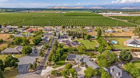 View/Area - 27906 Morgans Dr, Exeter, CA 93221 photo 1 of 11