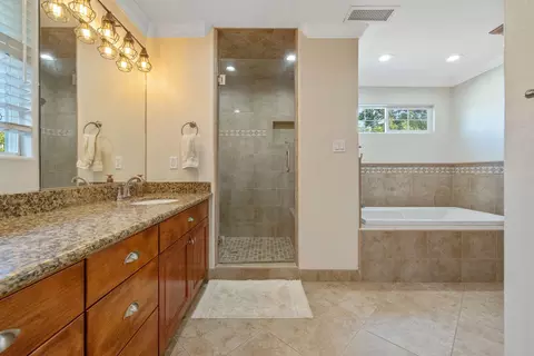 Bath - 27906 Morgans Dr, Exeter, CA 93221 photo 6 of 7