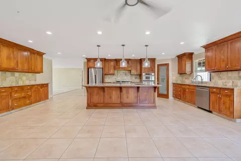 Kitchen - 27906 Morgans Dr, Exeter, CA 93221 photo 1 of 5