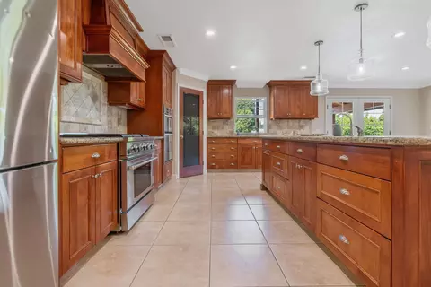 Kitchen - 27906 Morgans Dr, Exeter, CA 93221 photo 4 of 5