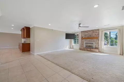 Living - 27906 Morgans Dr, Exeter, CA 93221 photo 2 of 4