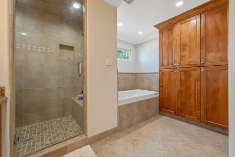 Bath - 27906 Morgans Dr, Exeter, CA 93221 photo 7 of 7