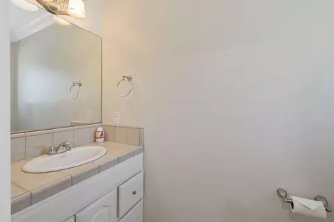 Bath - 27906 Morgans Dr, Exeter, CA 93221 photo 1 of 7