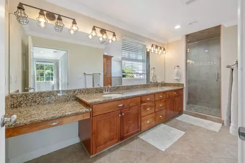 Bath - 27906 Morgans Dr, Exeter, CA 93221 photo 5 of 7