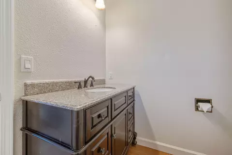 Bath - 27906 Morgans Dr, Exeter, CA 93221 photo 4 of 7