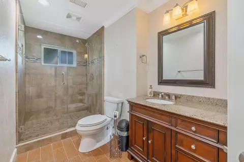 Bath - 27906 Morgans Dr, Exeter, CA 93221 photo 2 of 7