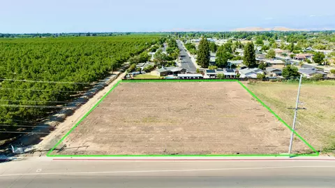 W Visalia Road, Farmersville, CA 93223