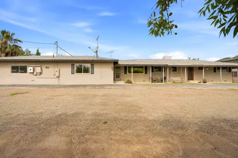 Exterior - 5308 E Mount Whitney Ave, Laton, CA 93242 photo 2 of 11