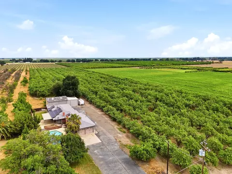 View/Area - 5308 E Mount Whitney Ave, Laton, CA 93242 photo 1 of 17
