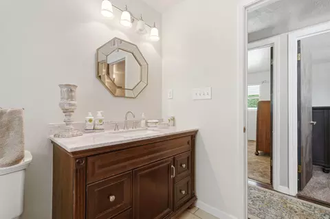 Bath - 5308 E Mount Whitney Ave, Laton, CA 93242 photo 4 of 4