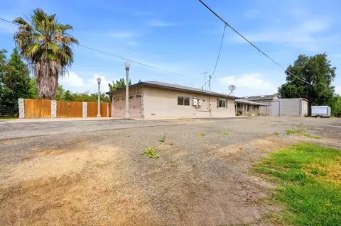 Exterior - 5308 E Mount Whitney Ave, Laton, CA 93242 photo 6 of 11