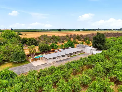 View/Area - 5308 E Mount Whitney Ave, Laton, CA 93242 photo 7 of 17