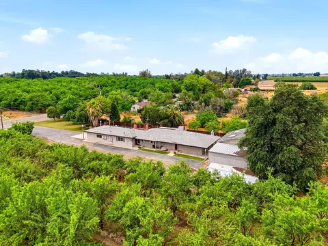 View/Area - 5308 E Mount Whitney Ave, Laton, CA 93242 photo 9 of 17