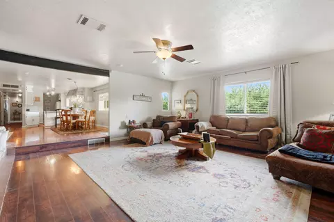 Living - 5308 E Mount Whitney Ave, Laton, CA 93242 photo 5 of 6