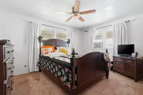 Bedroom - 5308 E Mount Whitney Ave, Laton, CA 93242 photo 4 of 5