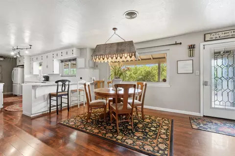 Dining - 5308 E Mount Whitney Ave, Laton, CA 93242 photo 2 of 4