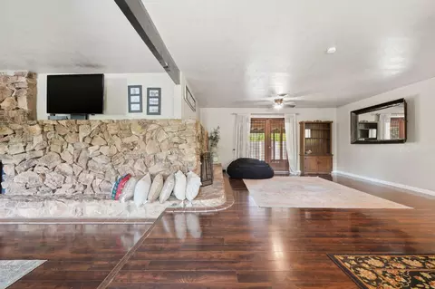 Living - 5308 E Mount Whitney Ave, Laton, CA 93242 photo 1 of 6