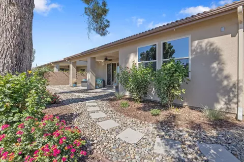 Exterior - 570 Little Ln, Exeter, CA 93221 photo 3 of 12