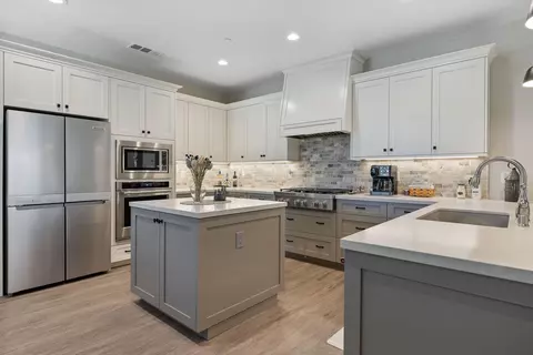 Kitchen - 570 Little Ln, Exeter, CA 93221 photo 4 of 8