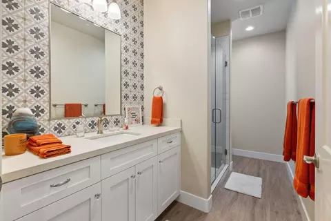 Bath - 570 Little Ln, Exeter, CA 93221 photo 4 of 4