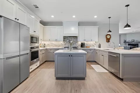 Kitchen - 570 Little Ln, Exeter, CA 93221 photo 3 of 8