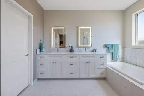 Bath - 570 Little Ln, Exeter, CA 93221 photo 2 of 4