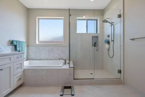 Bath - 570 Little Ln, Exeter, CA 93221 photo 3 of 4