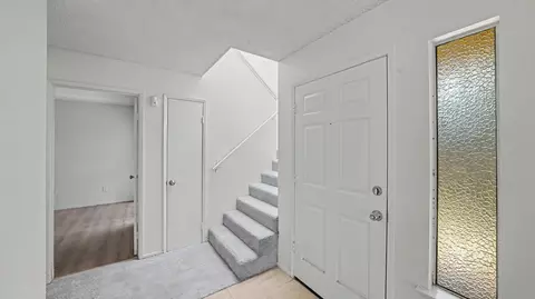 Entry Way - 807 E Harold Ave, Visalia, CA 93292 photo 2 of 4