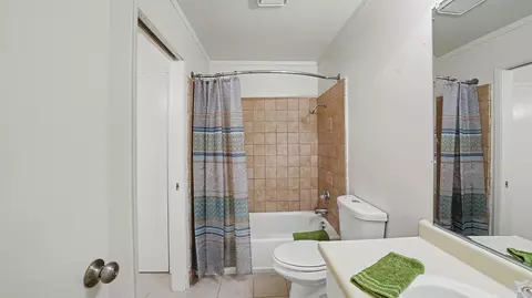 Bath - 807 E Harold Ave, Visalia, CA 93292 photo 4 of 5