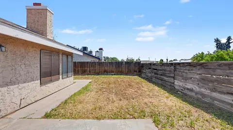 Exterior - 807 E Harold Ave, Visalia, CA 93292 photo 7 of 8