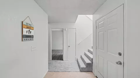 Entry Way - 807 E Harold Ave, Visalia, CA 93292 photo 1 of 4
