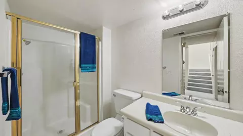 Bath - 807 E Harold Ave, Visalia, CA 93292 photo 1 of 5