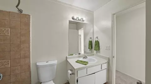 Bath - 807 E Harold Ave, Visalia, CA 93292 photo 5 of 5